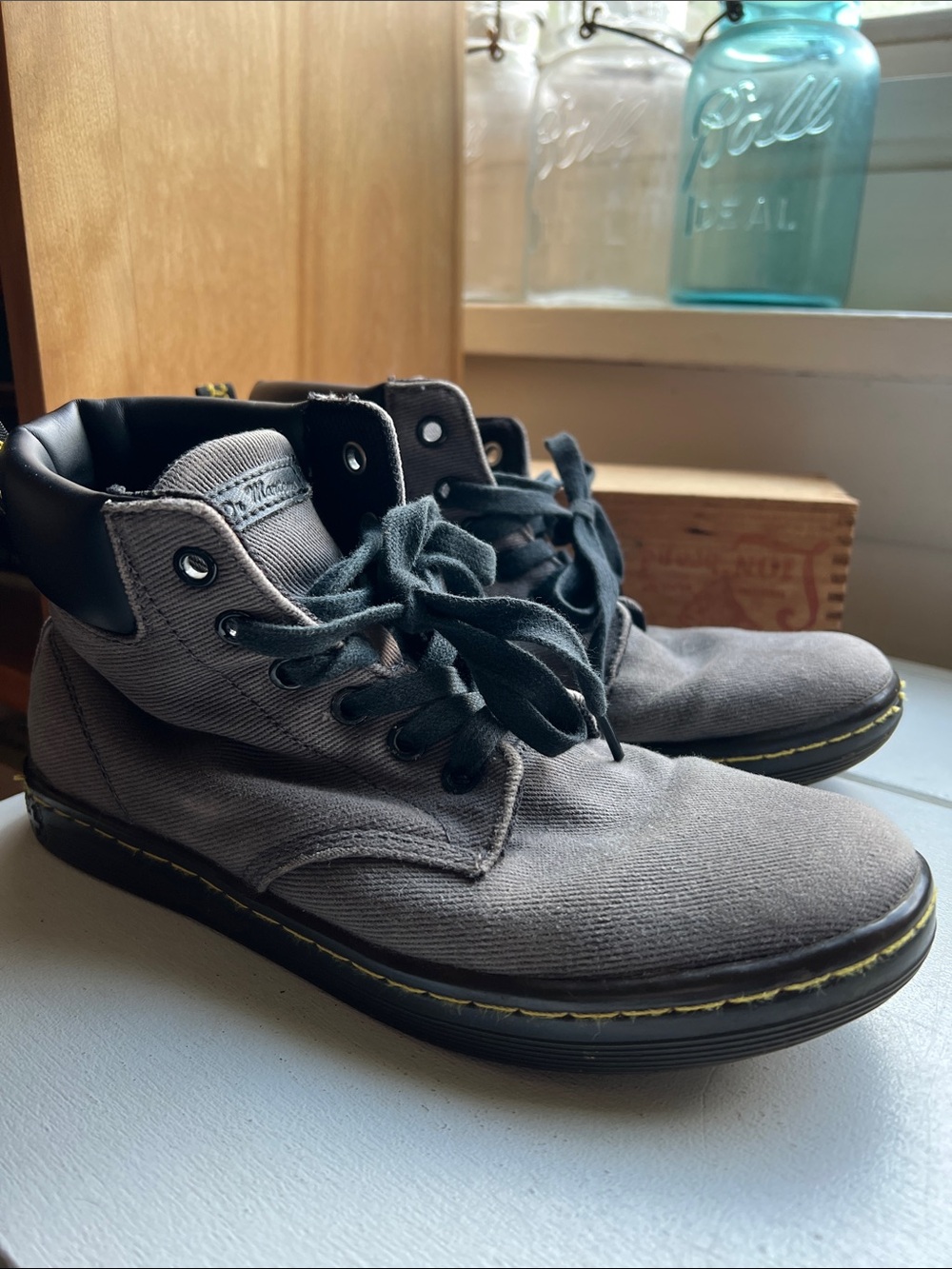 Dr. Marten’s Gray Women’s Canvas High-Top Casual Shoes Black Collar size 7